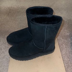 Black Ugg classic short II